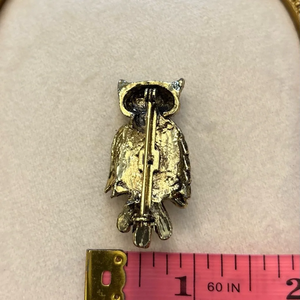 Vintage Owl Brooch Pin Gold‎ Tone Colorful Green Stones Fun